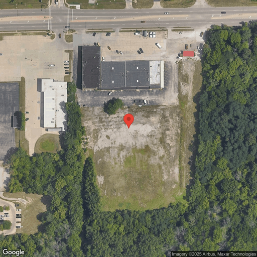 Truck and Trailer parking 985 W Pershing Rd, Decatur, IL - 1