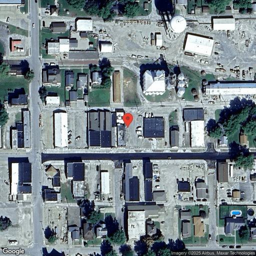 Truck parking 229 E Main Cross St, Taylorville, IL - 1