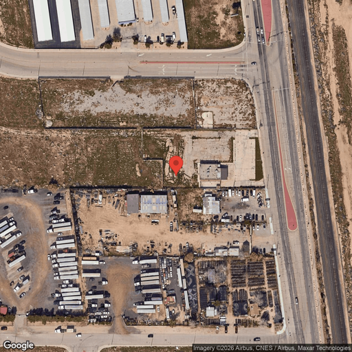 Truck and Trailer parking 42653 Sierra Hwy, Lancaster, CA - 1