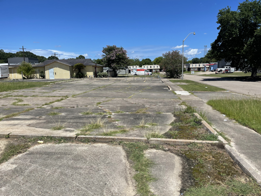 Truck parking 6903 Cezanne Ave, Baton Rouge, LA - 2