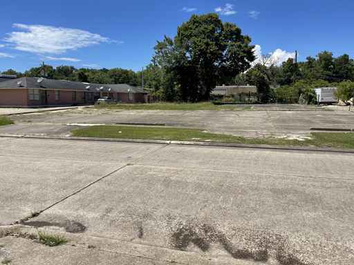 Truck parking 6903 Cezanne Ave, Baton Rouge, LA - 5