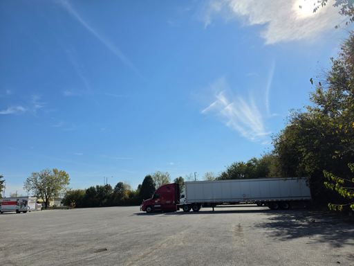 EXCEED INN MOTEL TRUCK PARKING - 10
