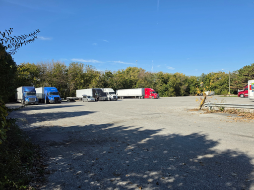 EXCEED INN MOTEL TRUCK PARKING - 9
